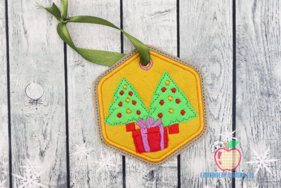 Christmas Gift with Tree ITH Ornament Review